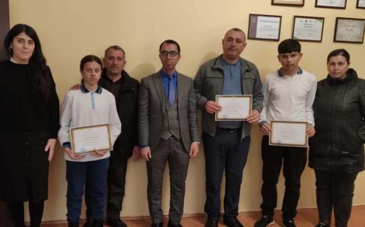 Şagirdlər və onların müəllimləri təltif olundular 