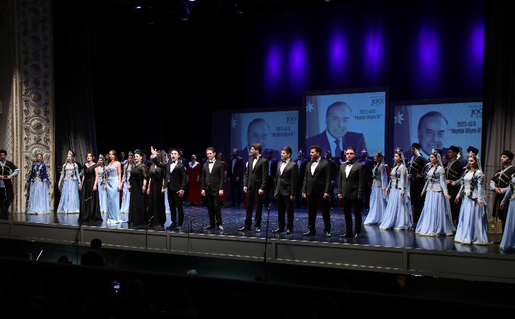 Musiqili Teatr "Heydər Əliyev İli"ni Ulu öndərə həsr olunmuş tamaşa ilə başa vurdu 
