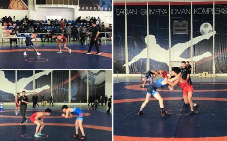 Gənc güləşçilər arasında Bakı çempionları müəyyənləşib 