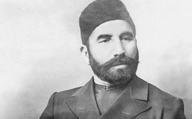 Hacı Zeynalabdin Tağıyevin oğlunun tabutu önündə FOTOsu