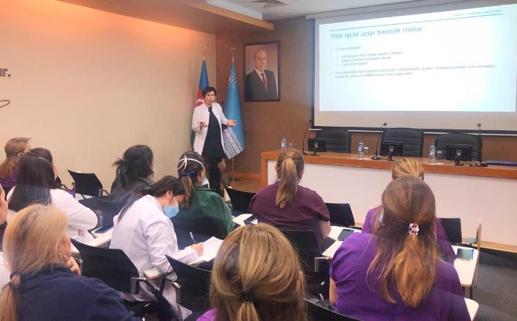 Mərkəzi Gömrük Hospitalının həkim-infeksionisti orta tibb personalı üçün təlim keçib 