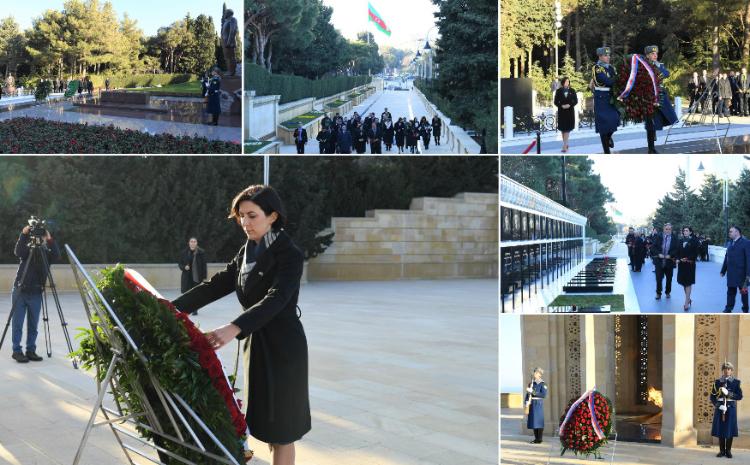 Çexiya Respublikası parlamentinin nümayəndə heyəti Ulu Öndərin məzarını və Şəhidlər xiyabanını ziyarət edib 