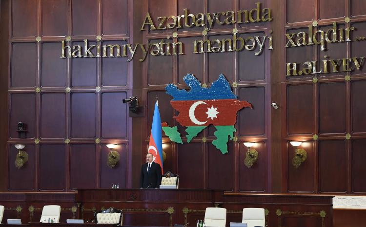 Siyasi plüralizmin təzahürü olan çoxpartiyalı parlament 