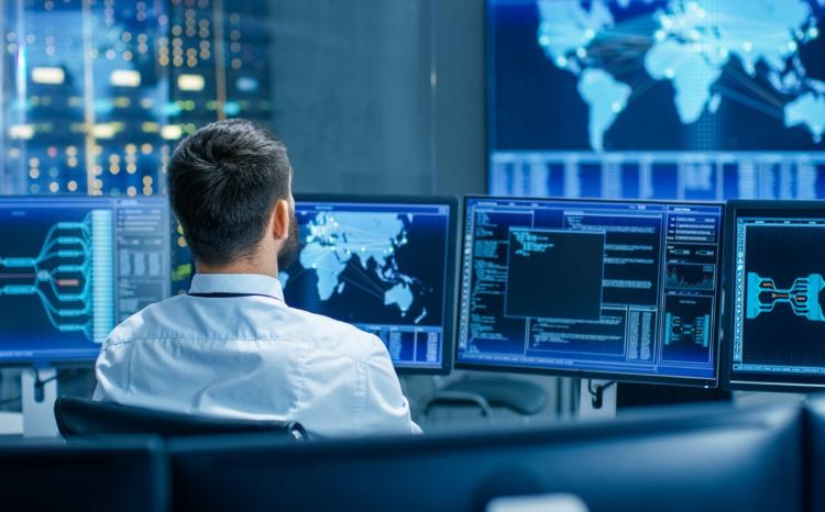 Каждый второй специалист по кибербезопасности в начале карьеры совершал ошибки на работе из-за недостатка нужных знаний 