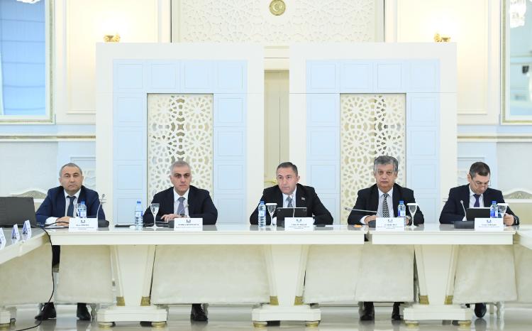 Milli Məclisdə "Nəqliyyatın idarə edilməsində yeniliklər və çağırışlar" mövzusunda ictimai dinləmə keçirilib 