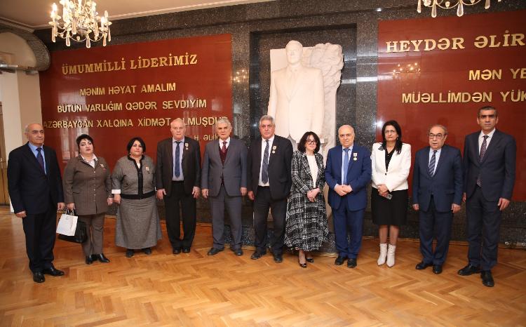 Elmi institut direktorları ADPU-nun 100 illik yubiley medalı ilə təltif olunub 