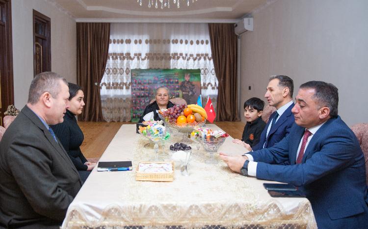 Nazir Rəşad Nəbiyev Şəmkirdə şəhid ailəsini ziyarət edib 