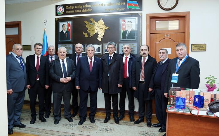 Türk Dil Qurumu tərəfindən Dilçilik İnstitutuna 200-ə yaxın kitab hədiyyə olunub 