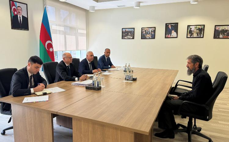 Energetika naziri Biləsuvarda vətəndaşları qəbul edib 