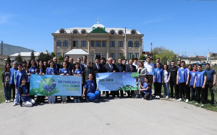 Студенты БГУ приняли участие в акции по посадке деревьев в Сиязане 