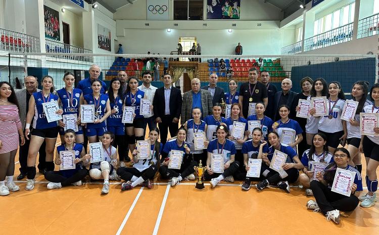 BDU komandası tələbələr arasında voleybol çempionatında III yeri qazanıb 