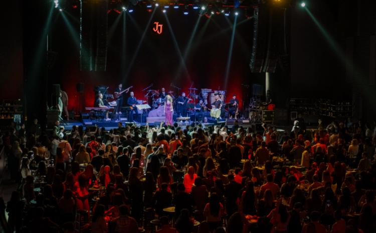"Jolly Joker"in ilk qlobal məkanı "Jolly Joker Bakı"da Yıldız Tilbe izdihamı 