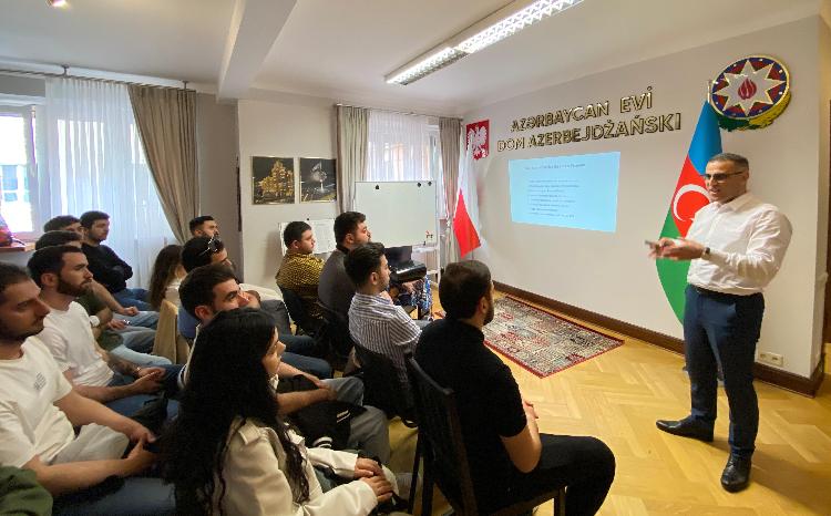 Varşava Azərbaycan Evində karyera təlimləri davam edir 