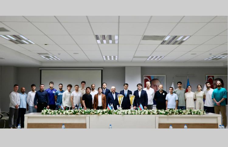 AVF rəhbərliyi ölkə çempionatının qalibi olmuş “AZERRAIL” klubunun üzvləri ilə görüşüb 