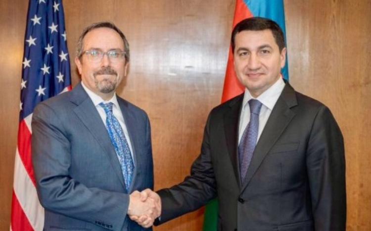 Hikmət Hacıyev ABŞ hökumətinin nümayəndələri ilə görüşdü 