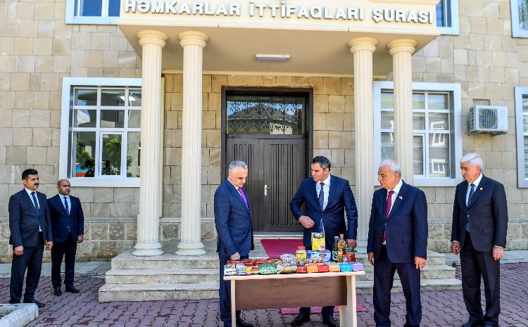 Ümummilli Liderin doğum günündə Naxçıvanda aztəminatlı ailələrə sovqatlar təqdim olunub 