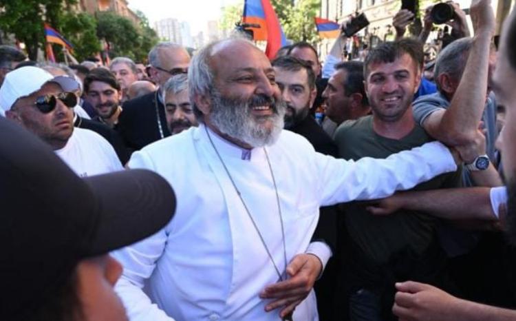 Qalstanyanın geri qayıdışı ilə Ermənistanda genişmiqyaslı aksiyalar 