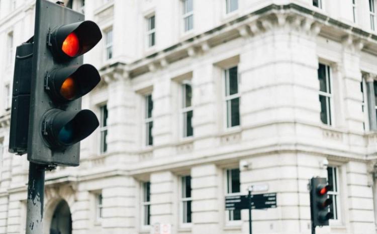 Qırmızı işıqda keçən və “protiv” sürənlər 100 manat cərimələnəcək  