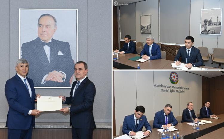 Ceyhun Bayramov Qırğız Respublikasının yeni səfiri Maksat Mamıtkanovu qəbul edib 
