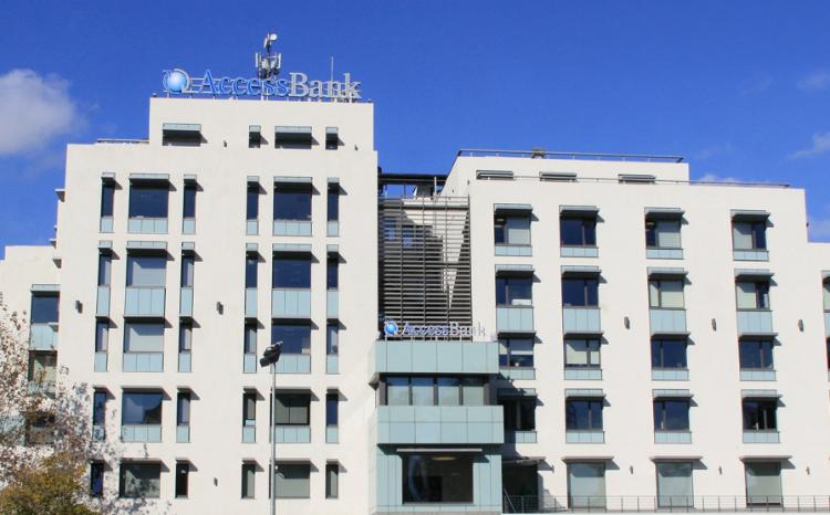 AccessBank объявляет тендер на закупку системы управления очередью - Qmatic 