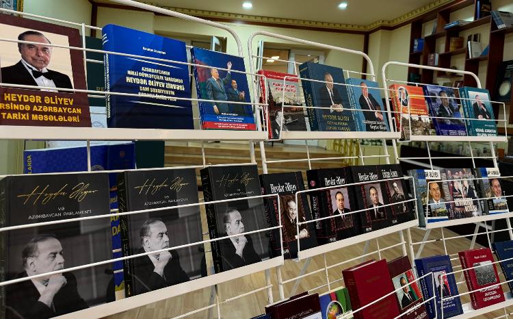 BDU-da Milli Qurtuluş Gününə həsr olunmuş kitab sərgisi 