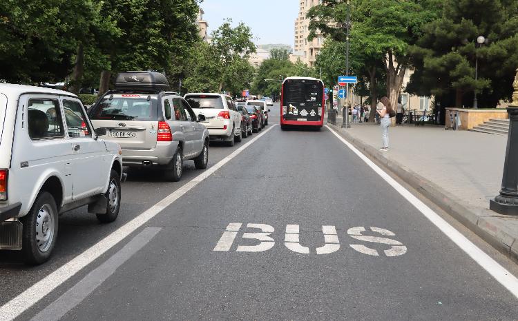 Yeni avtobus zolaqları şəbəkəsinin tətbiqinə başlanılıb 