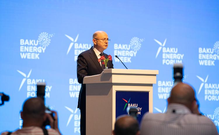 Nazir Pərviz Şahbazov: "Azərbaycan Enerji Resurslarını Geliştirir" 