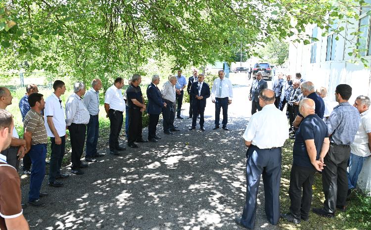 “Azərişıq” ASC-nin sədri Vüqar Əhmədov Oğuzda vətəndaşları qəbul edib 