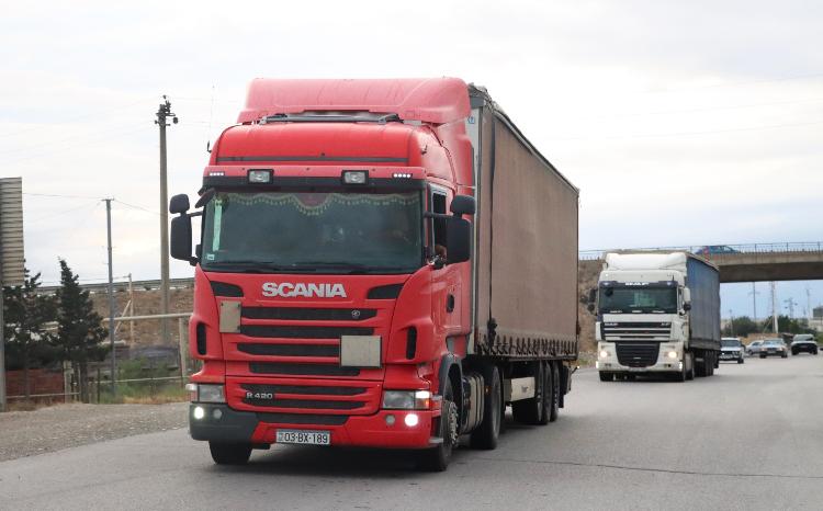 Azərbaycan daşıyıcıları ilk dəfə birbaşa olaraq Çindən Azərbaycana avtomobillərlə yük gətiriblər 