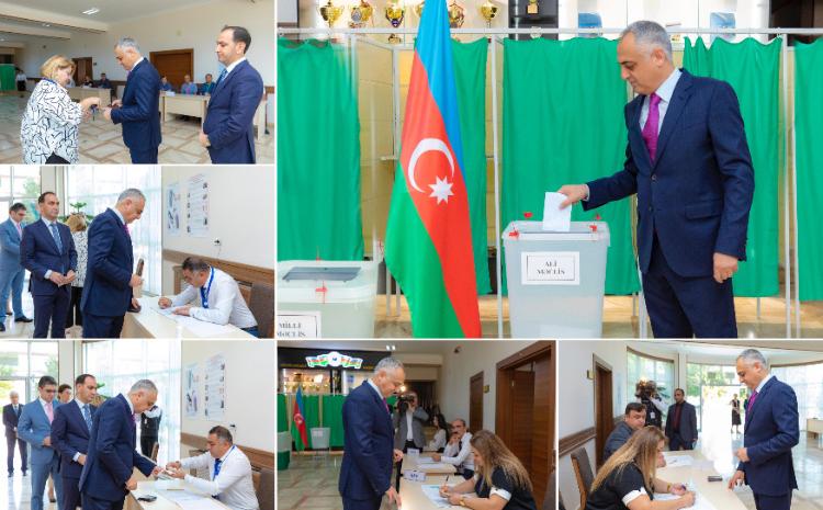 Səlahiyyətli nümayəndə Naxçıvan şəhərində 4 saylı seçki dairəsinin 32 saylı seçki məntəqəsində səs verib 