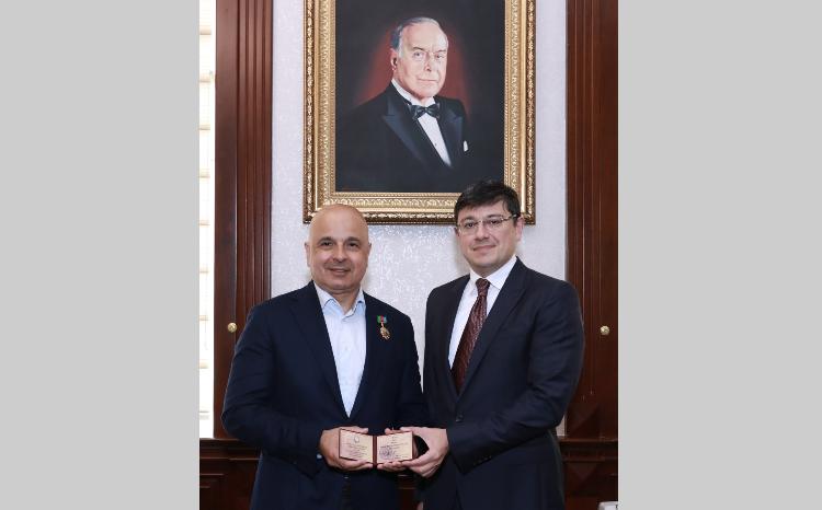 Danimarkada yaşayan azərbaycanlı alim medalla təltif olunub 