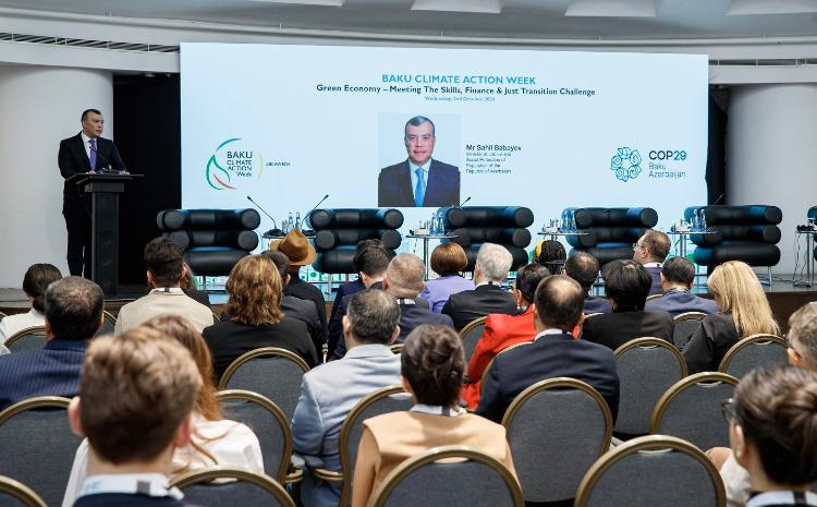 Əmək və əhalinin sosial müdafiəsi naziri Sahil Babayev “Bakı İqlim Fəaliyyəti Həftəsi”nin üçüncü gününün açılışında çıxış edib 