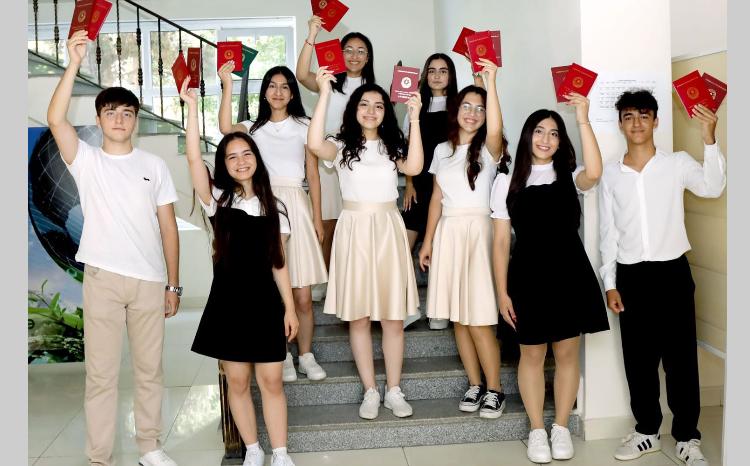 3 320 nəfər məktəbi fərqlənmə attestatı ilə bitirib 