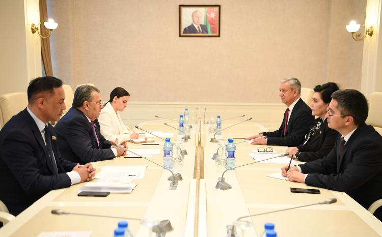 Azərbaycan-Özbəkistan əlaqələri inkişaf edir 