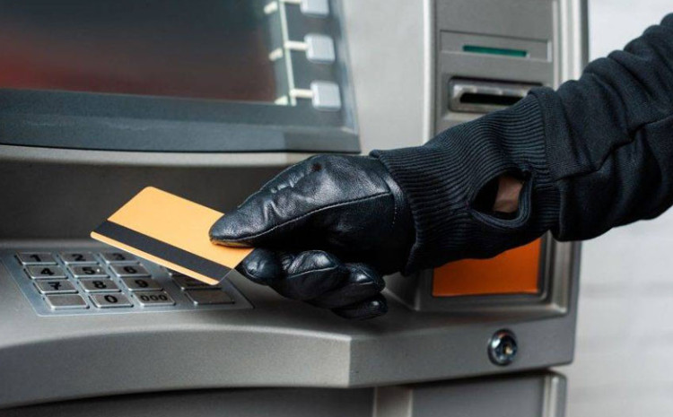 Abşeron rayonunda bank kartlarından oğurluq edən şəxslər saxlanılıb 