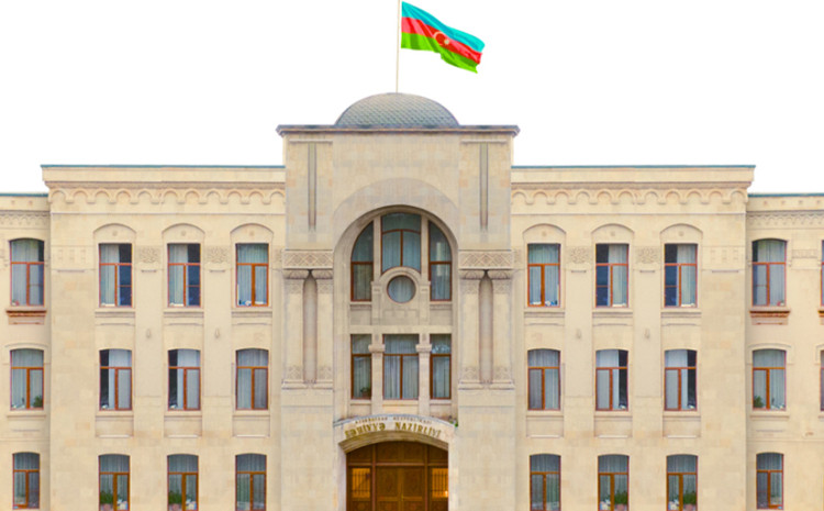 Plastik cərrahların NƏZƏRINƏ!