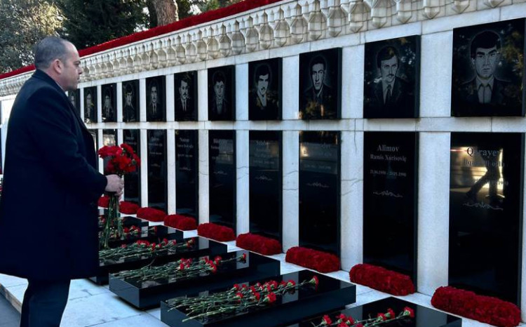 İsrailin yeni səfiri Şəhidlər Xiyabanını və Albert Araqunovun məzarını ziyarət etdi 