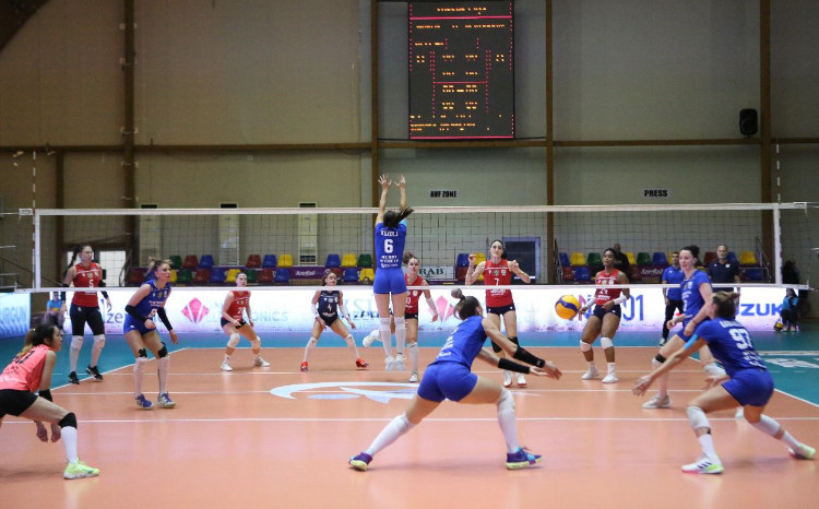 Qadın voleybolçular arasında Yüksək Liqada VII turun oyunları keçirilib 