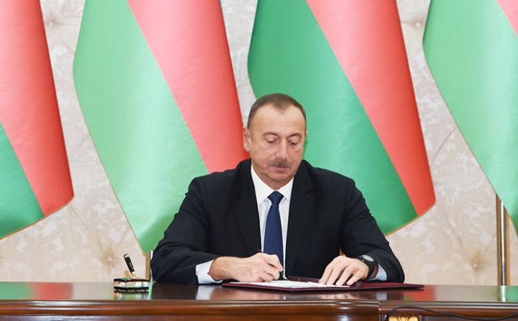 Prezident təyyarə qəzasında həlak olan ekipaj üzvlərinə Azərbaycanın Milli Qəhrəmanı adı verib 