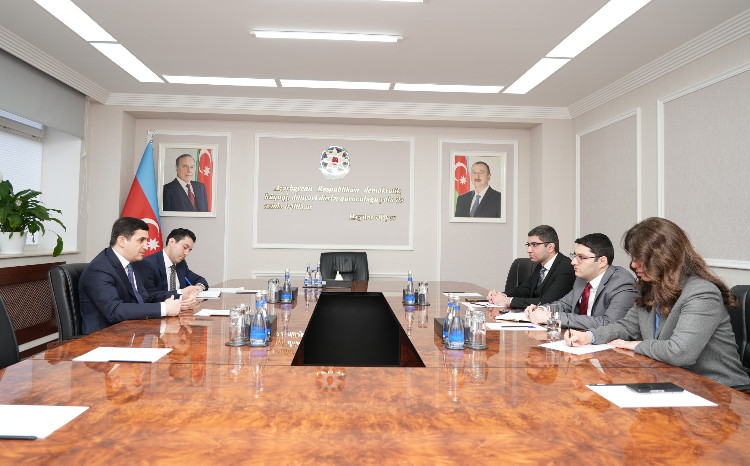 Ədliyyə naziri Fərid Əhmədov Mentorluq proqramı çərçivəsində müsabiqə qalibləri ilə görüşüb 