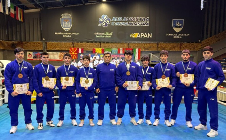 Azərbaycan boksçuları “Drakula Open”də 9 medal qazanıb 