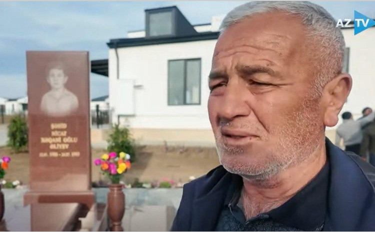 5 yaşlı şəhid oğlunu oynadığı ağacın dibində dəfn edən atanın hekayəsi - VİDEO