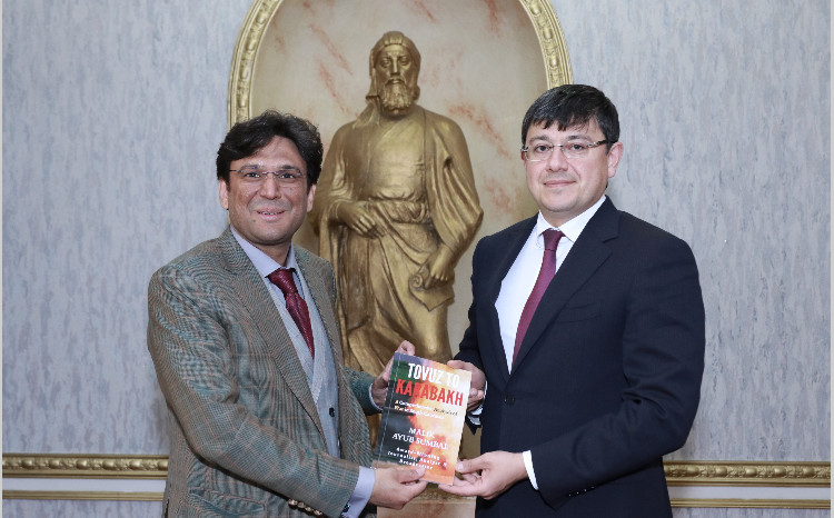 Pakistanlı jurnalist Malik Ayub Sumbal Dövlət Komitəsində olub 