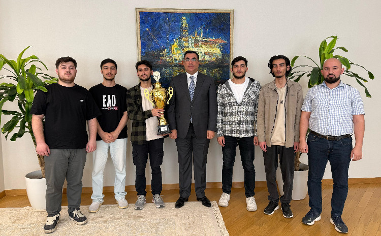 BHOS Rector Elmar Gasimov meets with champion team 