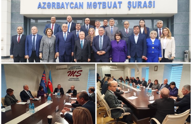 Türkiyə səfiri Mətbuat Şurasında məsləhətləşmələr apardı 