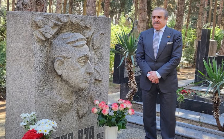 Xalq şairi Rəsul Rzanın məzarı ziyarət olunub 