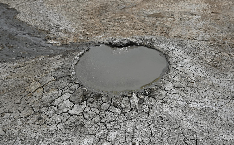 Lökbatanda palçıq vulkanı püskürüb 