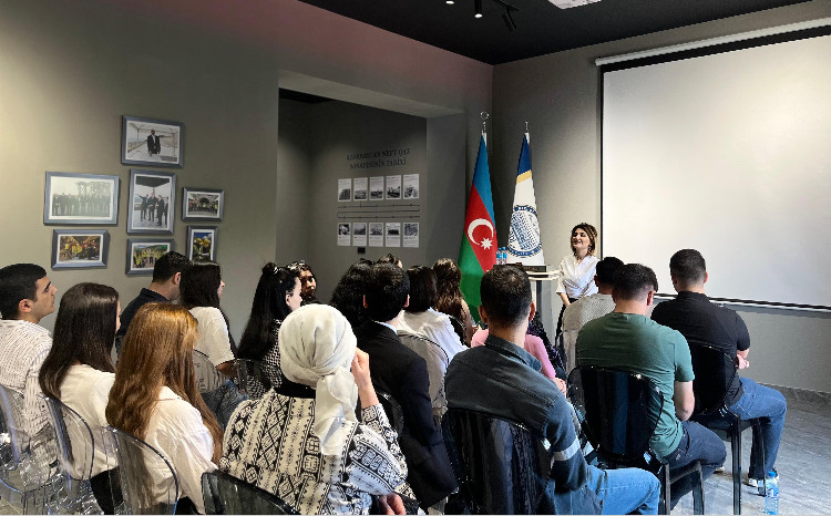 BDU-da əmək bazarında yeni çağırışlara dair “workshop” 