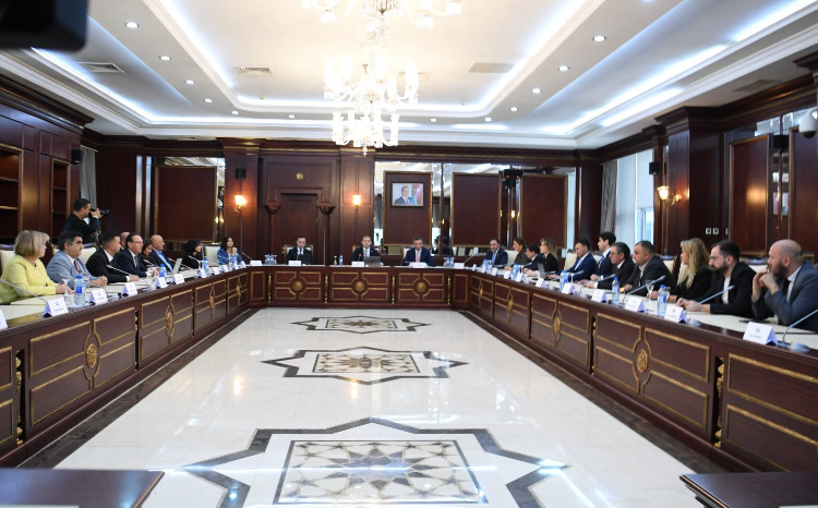 Milli Məclisdə “Azərbaycanın media resurslarına 20 fevral hücumları: kibermüdaxilədən dezinformasiyaya” mövzusunda ictimai müzakirə keçirilib 