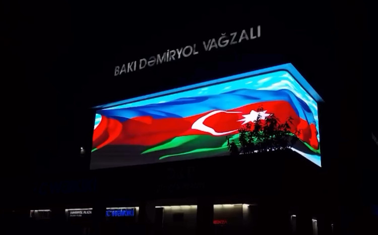 Bakı Dəmiryol Vağzalında innovativ 3D reklam monitoru quraşdırılıb 